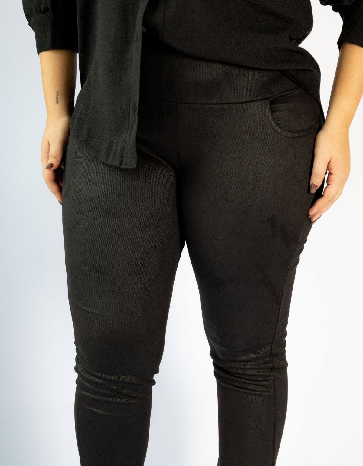Calça legging modeladora preta com bolso, ajuste na cintura, roupa feminina para reduzir medidas.